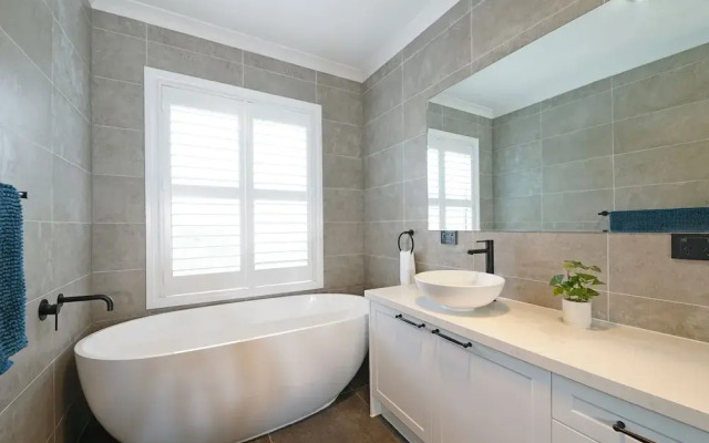 Charming 6 BRM Villa in Melbourne East
