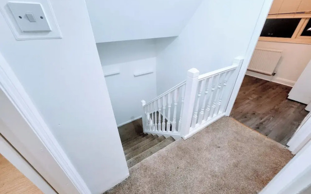 Bas Charming 3 Bedroom House