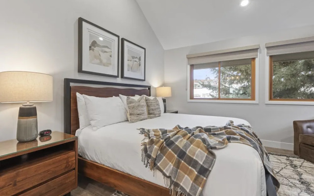 Snow Flower 078 3 Bedroom Condo by RedAwning