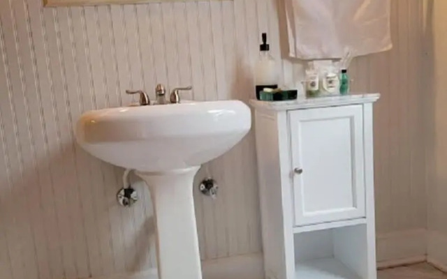 The Kings Throne Inn and Guest House