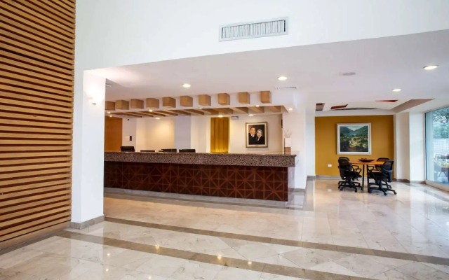 Hotel Plaza Calzada