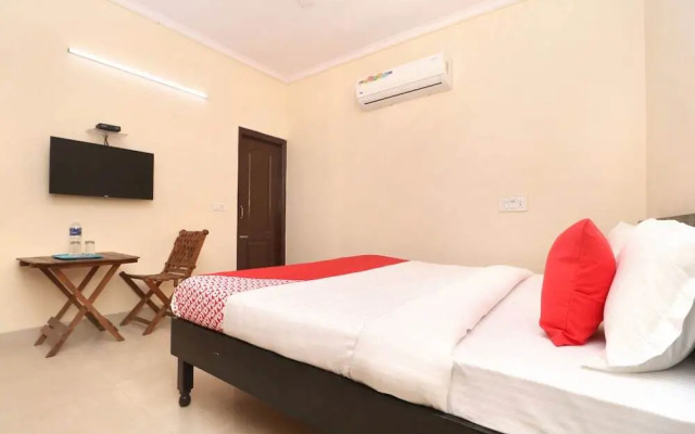 Hotel Sunroof By OYO Rooms