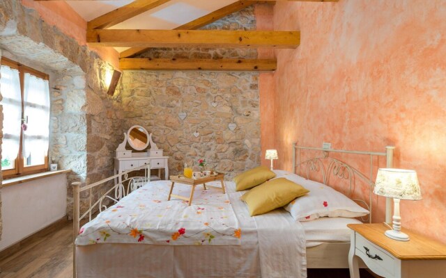 Beautiful Home in Kras With Wifi and 2 Bedrooms