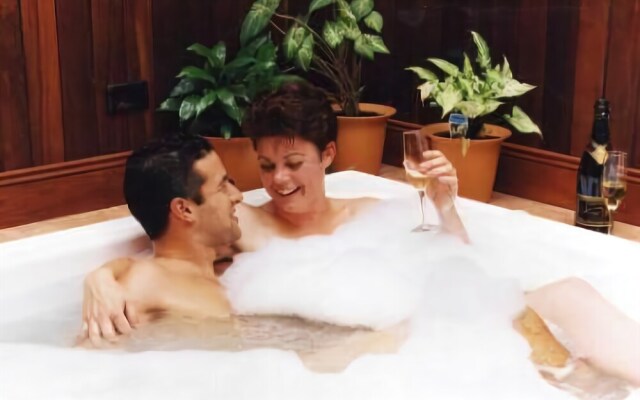 Pemberton Old Picture Theatre Holiday Apartments