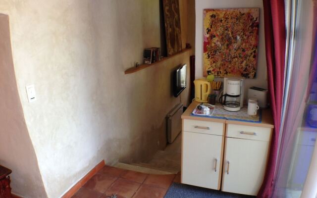 Les Maquinols Estate