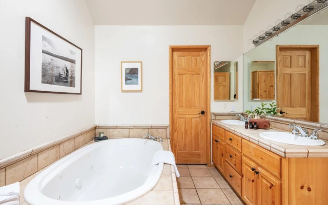 Golden Oak Rd - Moonridge