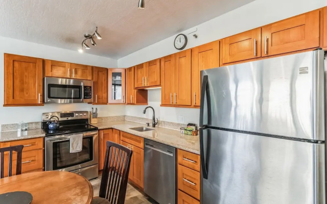 Deluxe Ocean View Condo on 31st Floor - Free Parking & Wifi! by Koko Resort Vacation Rentals