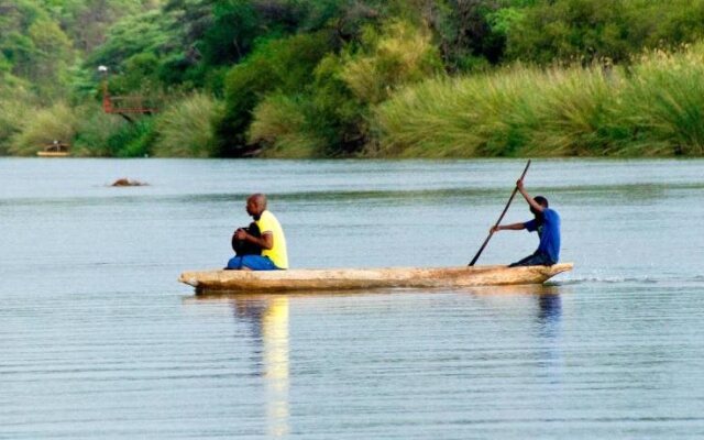 Hakusembe River Lodge