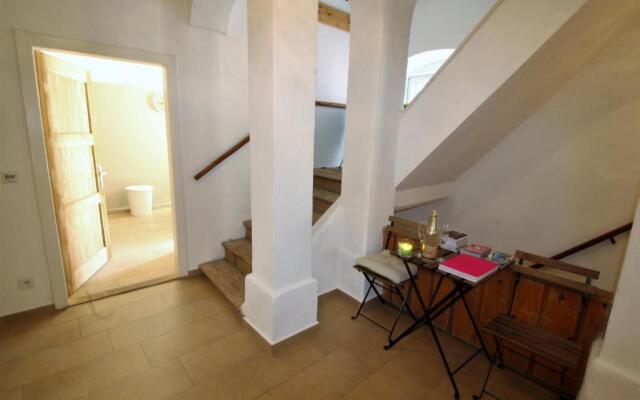 Apartment Glockenspiel by Apartment Managers