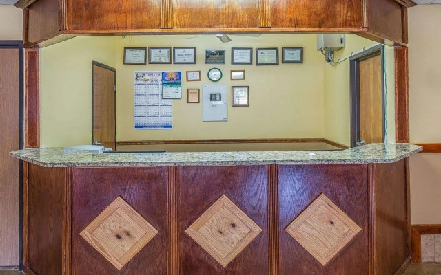 Quality Inn & Suites Salina National Forest Area