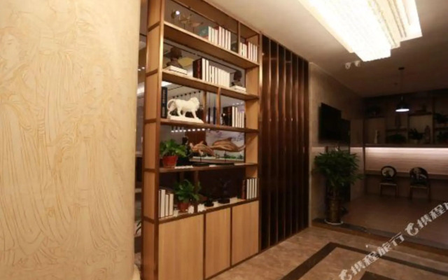 Zhouzhi Yibo Hotel