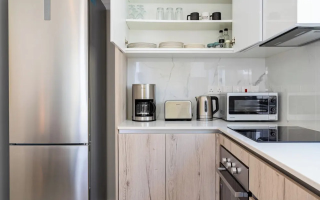 Solenne Stylish 2-BR Apt in Larnaca