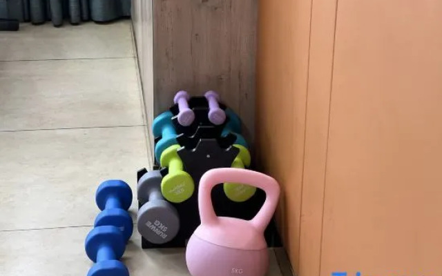 New Joy Hotel (Internatial Trade Spring Department Store Shopping)