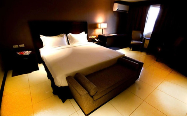 Mandarin Plaza Hotel