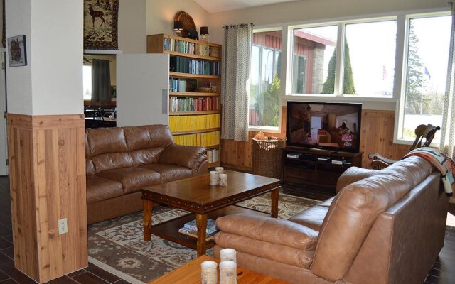 Cedar Hill Lodge