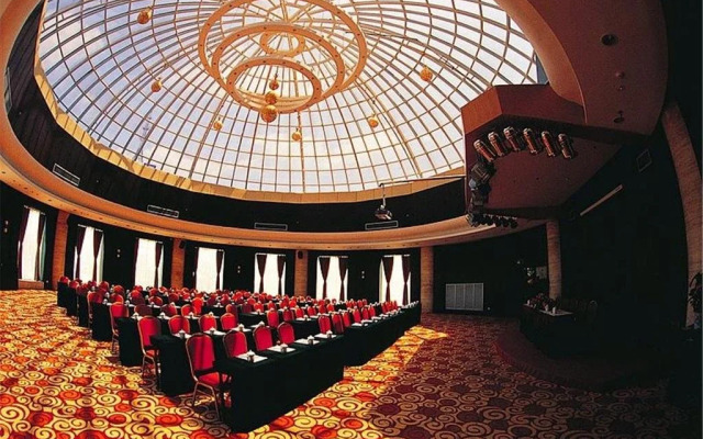 Mingzhao Hot Spring International Hotel