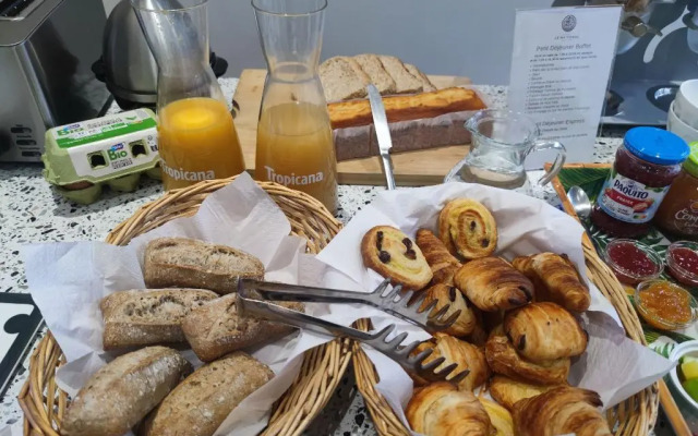 Hotel Le National Clichy Paris