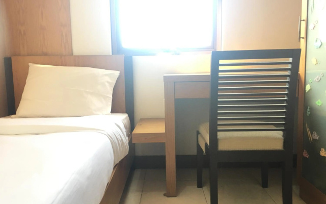 Youre at - The Majesty Apartment – Guest Rooms – Bandung