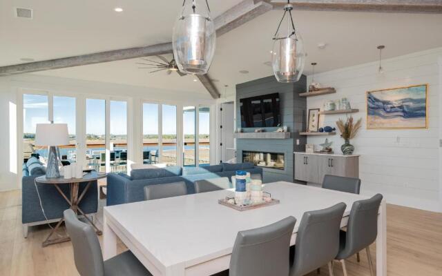 Golden Hour by Oak Island Accommodations