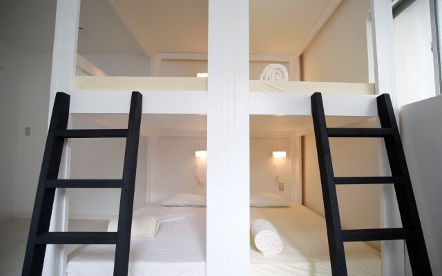 The LANAI HOSTEL