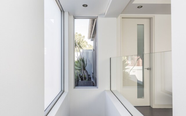 Coogee Luxury Home with Salt Water Pool & Parking
