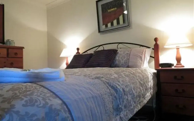 Barrington Wilderness Cedar Lodge Accommodation