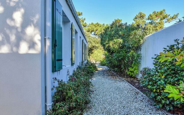 Cozy Holiday Home in Sainte-Marie-de-Re near Sea