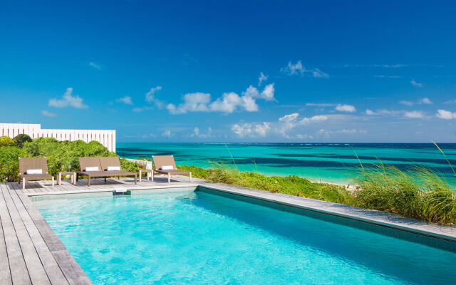 Sailrock South Caicos - Island Hop Flight Included