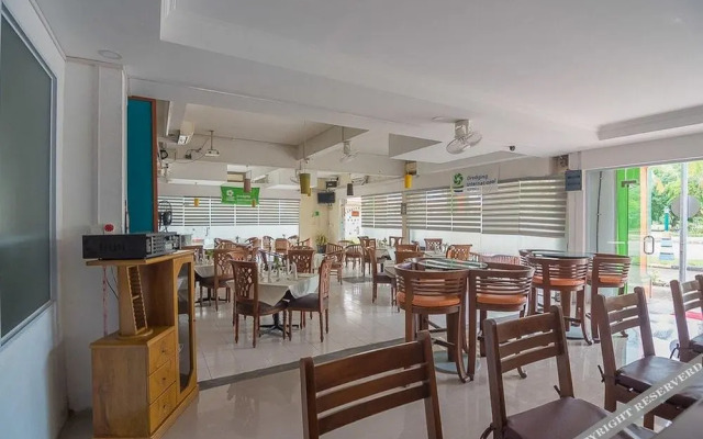 RedDoorz Plus near Marina City Waterfront Batam