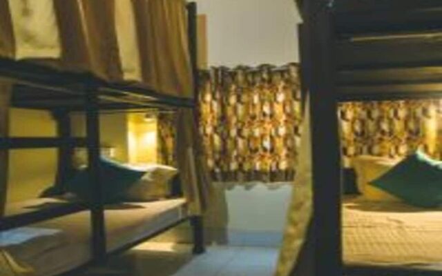On The Ghat By Howdy Hostels