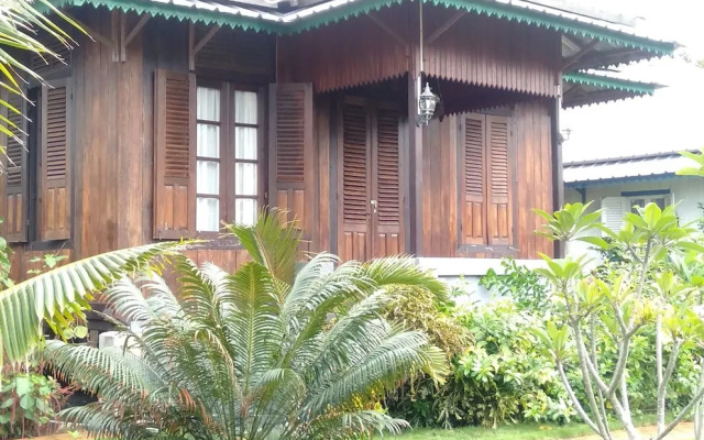 Rock and Wreck Dive Resort