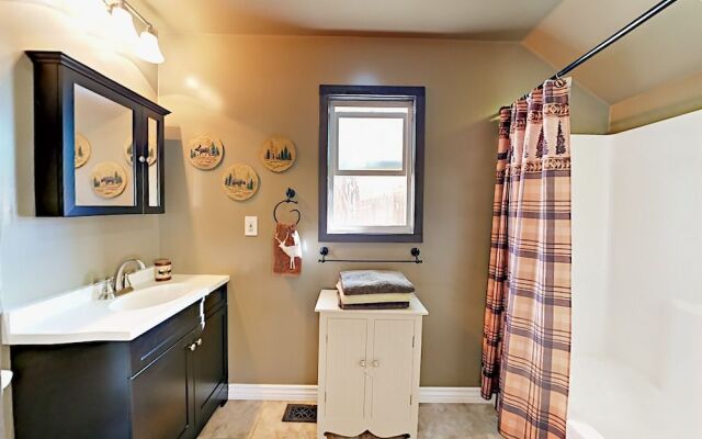 637 Talmadge Road Cabin