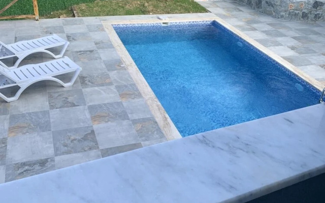 Mesmerizing House With Heated Pool in Sapanca