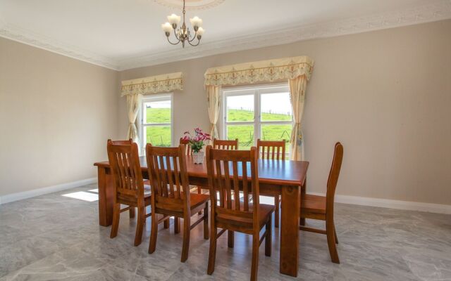 Luxury 3Brm Mannor in Temple View