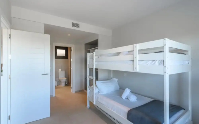 Modern Apartment With Shared Pool