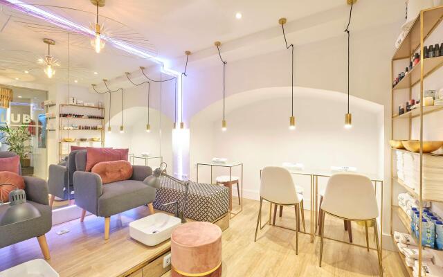 ME Madrid Reina Victoria