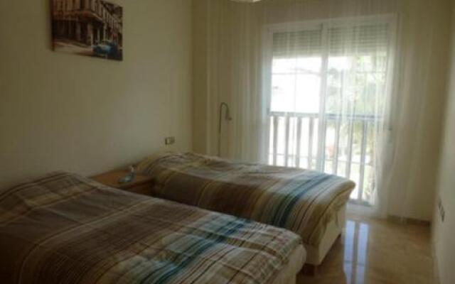 2010-Superb apt 2 bedrooms in complex with pool
