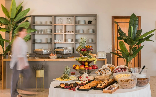 Makis Hotel Skala