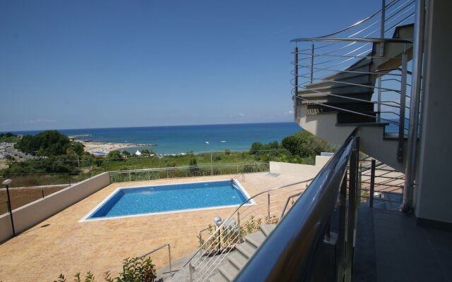 Apartment In Residence With Pool