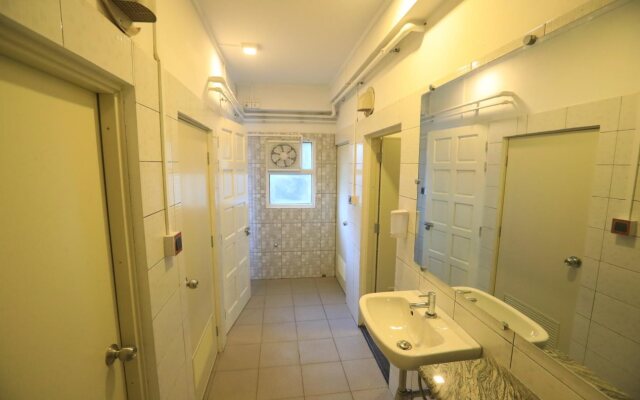 Four Rivers Youth B&B Yangon