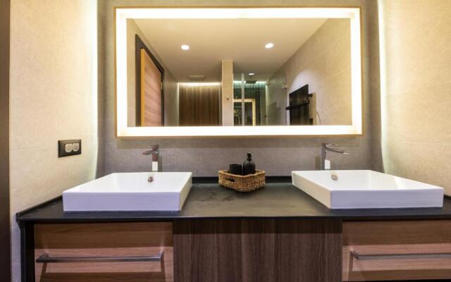 Woodside Apartment 218