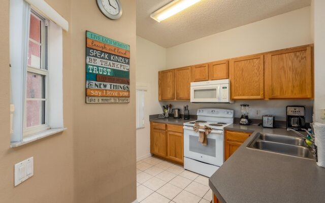 952lb 3 Bedroom Townhouse