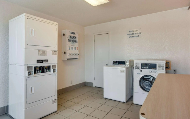 Motel 6-Fayetteville, AR