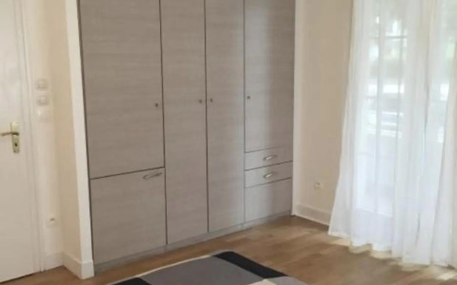 Charmant appartement avec terrasse dans villa