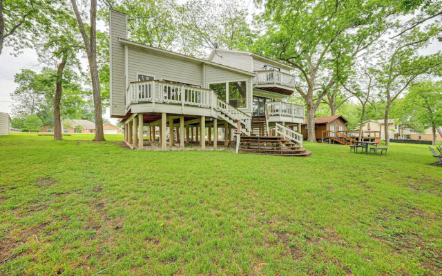 Waterfront Seguin Lake House Near Downtown