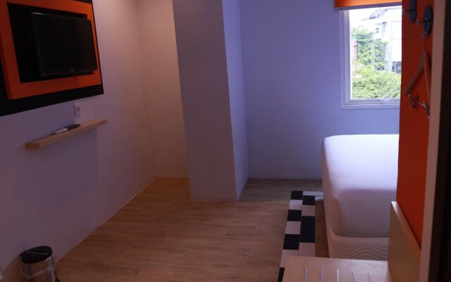 Front One Inn Semarang