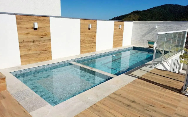 Af-39 NOVO, AR, PISCINA, CHARMOSO E BEM LOCALIZADO