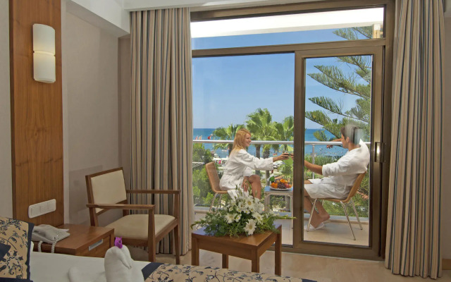 Trendy Side Beach (Adults Only, 16+)