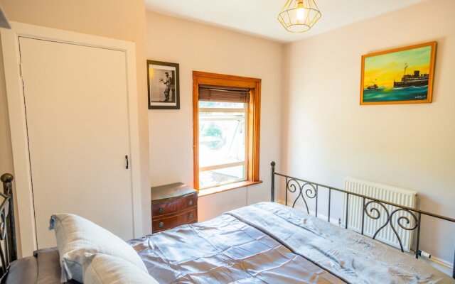 Windsor Apartment with Parking