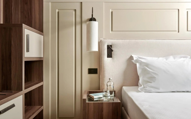 Maximilian Suites
